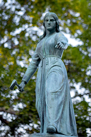 Hannah Duston - Bronze Statue