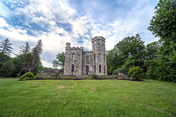 Winnekenni Castle - Spring Wide Angle