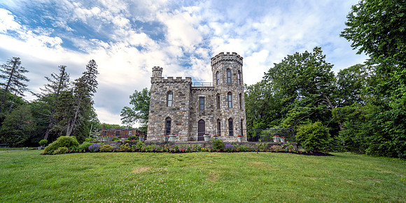 Winnekenni Castle - Spring Wide Angle