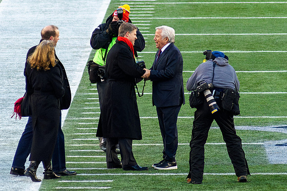 Robert Kraft & Clark Hunt - 2015 AFC Divisional Playoff Game